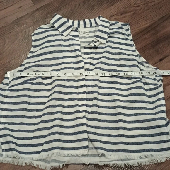 Madewell Striped Blue White Coastal Light Weight Raw Hem Button Up Top A14 - Picture 5 of 6